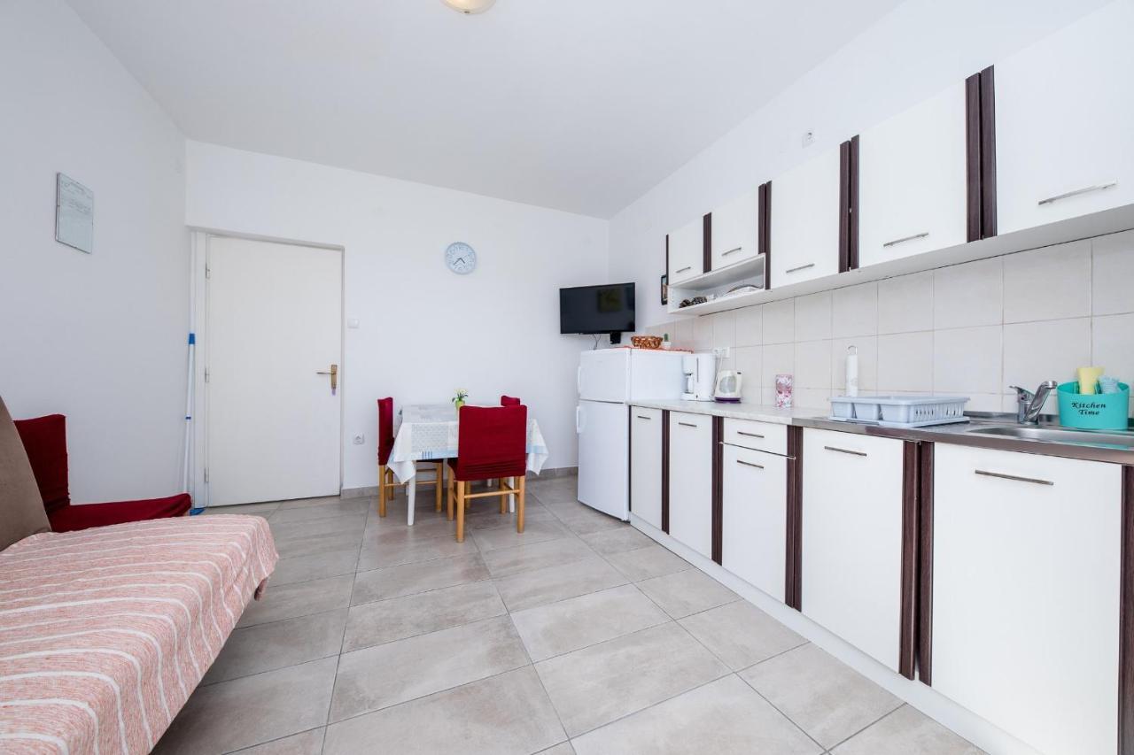Apartments Mladenka In Banjol ภายนอก รูปภาพ