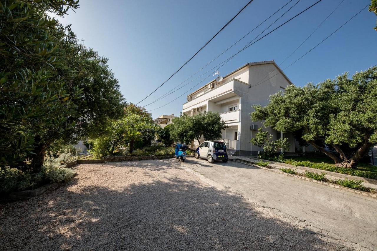 Apartments Mladenka In Banjol ภายนอก รูปภาพ
